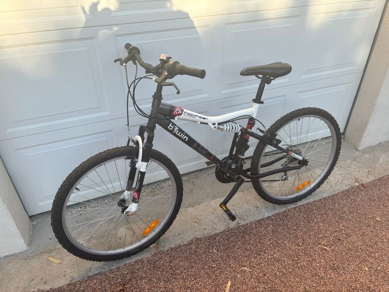 B Twin Rockrider Other 2010 Mountainbike usato, Nero — immagine 2 di 4