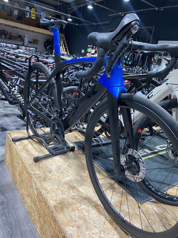 Trek Madone SL 7 2021 2021 Road & Gravel usato, Blu — immagine 2 di 5
