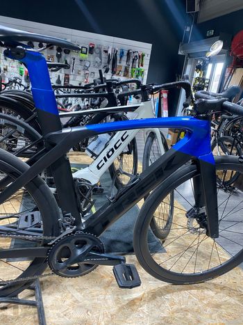 Trek Madone SL 7 2021 2021 Road & Gravel usato, Blu — immagine 5 di 5