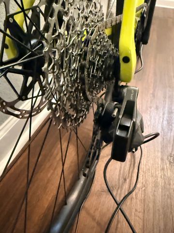 Used BMC Roadmachine 01 AMP ONE 2024 2024 Road & Gravel, Green — image 8 of 8