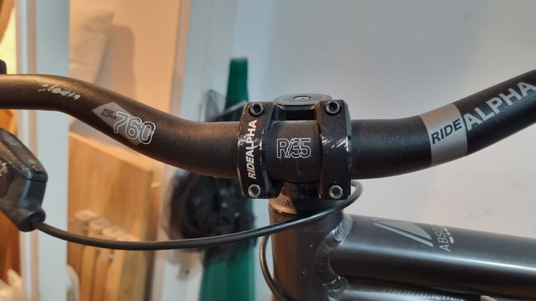 Used Commencal ABSOLUT 2023 2023 Mountainbike, Light Gray, 26 — image 15 of 20
