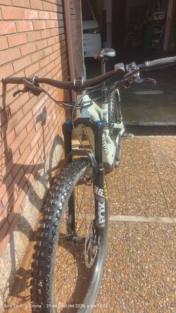 Used Spezialized Levo 2021 Mountainbike, Light Gray — image 4 of 4