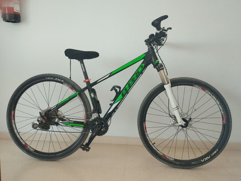 Gebrauchtes B pro Custom Shimano Deore XT 2016 Mountainbike, Grün — Bild 2 von 9