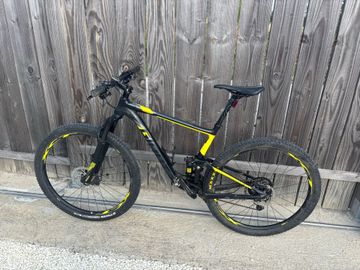 Giant tout suspendu Custom Shimano Deore 2020 Mountainbike usato, Nero — immagine 2 di 3