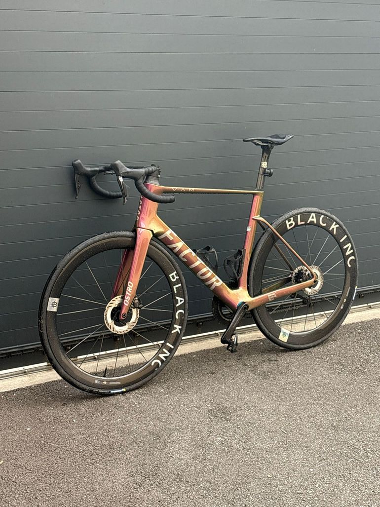 Factor Ostro Shimano Ultegra Di2 2026 Road & Gravel de segunda mano, Morado — imagen 3 de 3