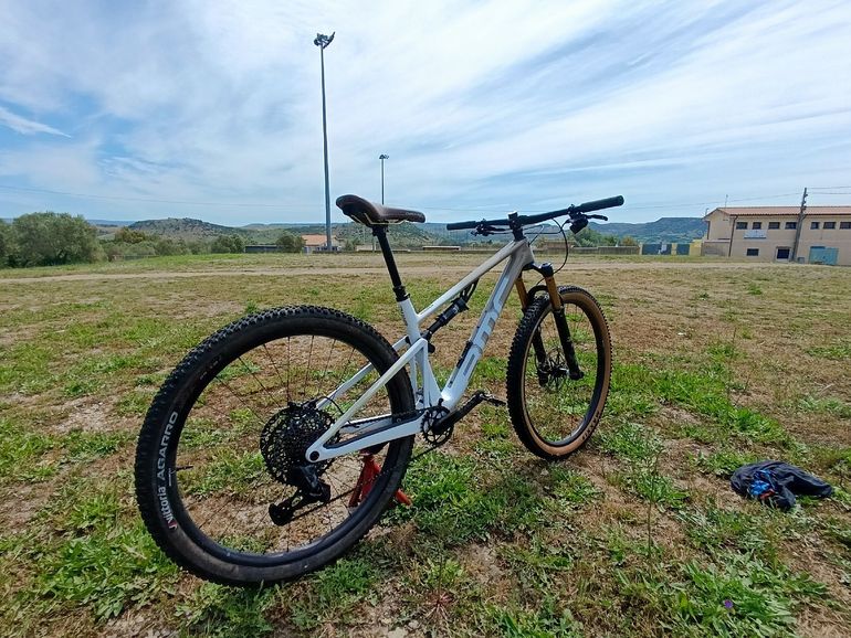BMC Fourstroke LT ONE 2023 Frameset 2023 Mountainbike d'occasion — image 2 sur 3