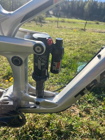 Used Transition Patrol Shimano Deore 2021 Mountainbike, Light Gray — image 8 of 12