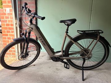 Tweedehands CUBE KATHMANDU HYBRID, PRO 750 2023 2023 Urban & Touring