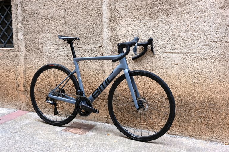 BMC Teammachine SLR TWO 2026 2026 Road & Gravel usato, Grigio chiaro — immagine 3 di 19