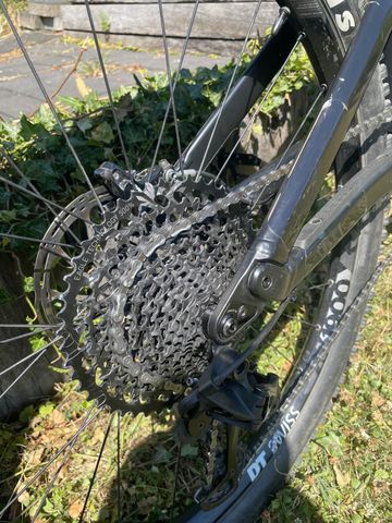 Używany Canyon Spectral CF 7.0 2020 2020 Mountainbike — zdjęcie 4 z 9