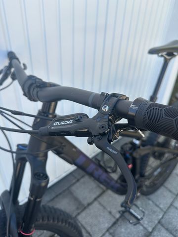 Used Trek Slash 8 2019 2019 Mountainbike, Black, 29 — image 6 of 13