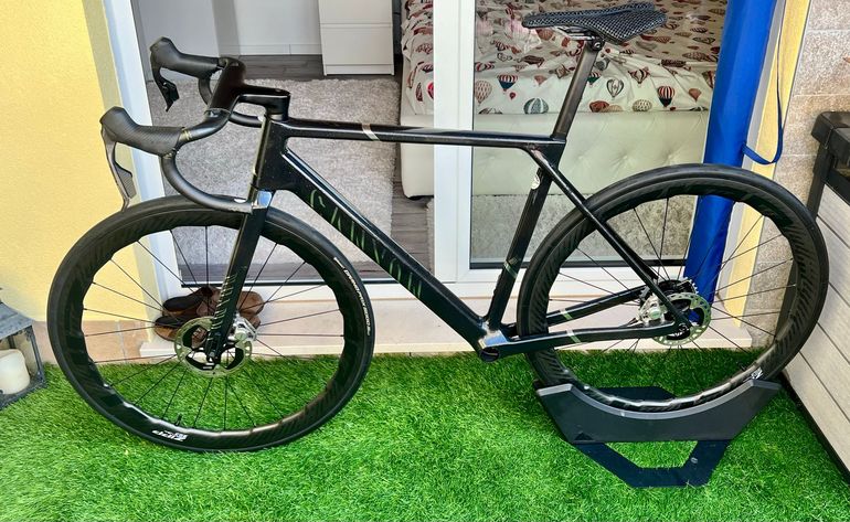 Použité Canyon Ultimate CFR AXS 2025 2025 Road & Gravel — obrázek 2 z 9