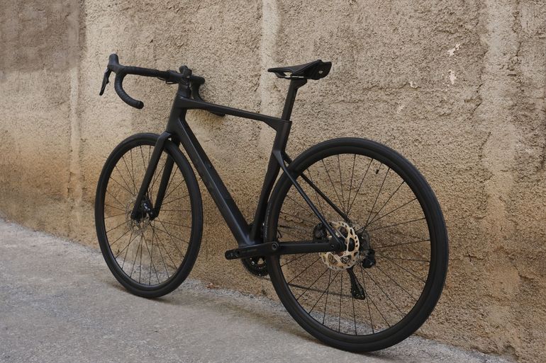 Used BMC Roadmachine TWO 2026 2026 Road & Gravel, Black — image 3 of 18