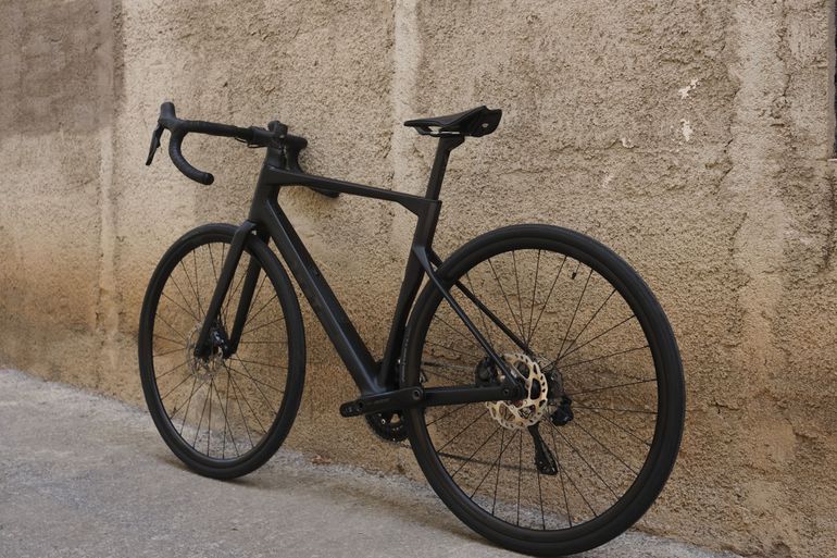 Used BMC Roadmachine TWO 2026 2026 Road & Gravel, Black — image 11 of 18