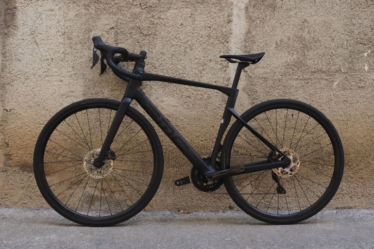 Used BMC Roadmachine TWO 2026 2026 Road & Gravel, Black — image 2 of 18