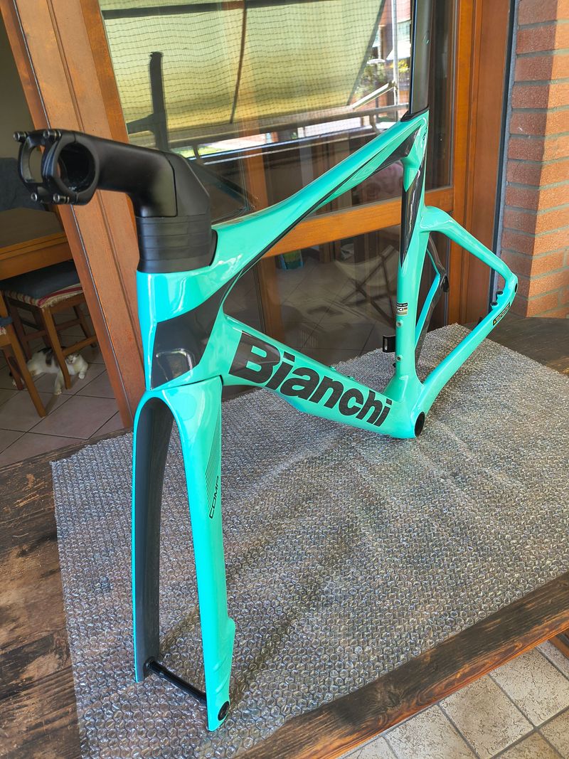 Used Bianchi Oltre Comp 105 Di2 2023 Frameset 2023 Road & Gravel