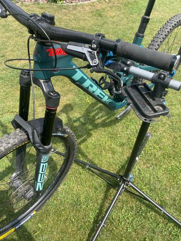 Käytetty Trek Slash 9.8 2023 2023 Mountainbike — kuva 2 / 10