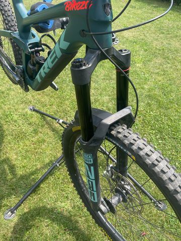 Käytetty Trek Slash 9.8 2023 2023 Mountainbike — kuva 9 / 10