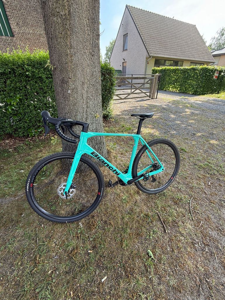 Brugt Bianchi Impulso COMP GRX 610 disc 2024 2024 Road & Gravel — billede 1 af 12