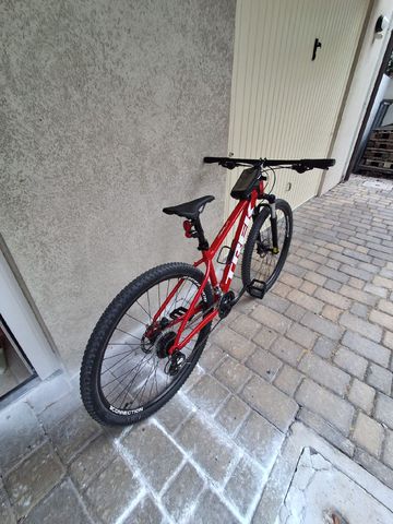 Used Trek Marlin 6 2019 2019 Mountainbike, Red, 27.5, 29 — image 6 of 9