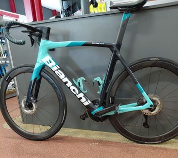 Bianchi Oltre XR4 - Ultegra Di2 2022 2022 Road & Gravel d'occasion