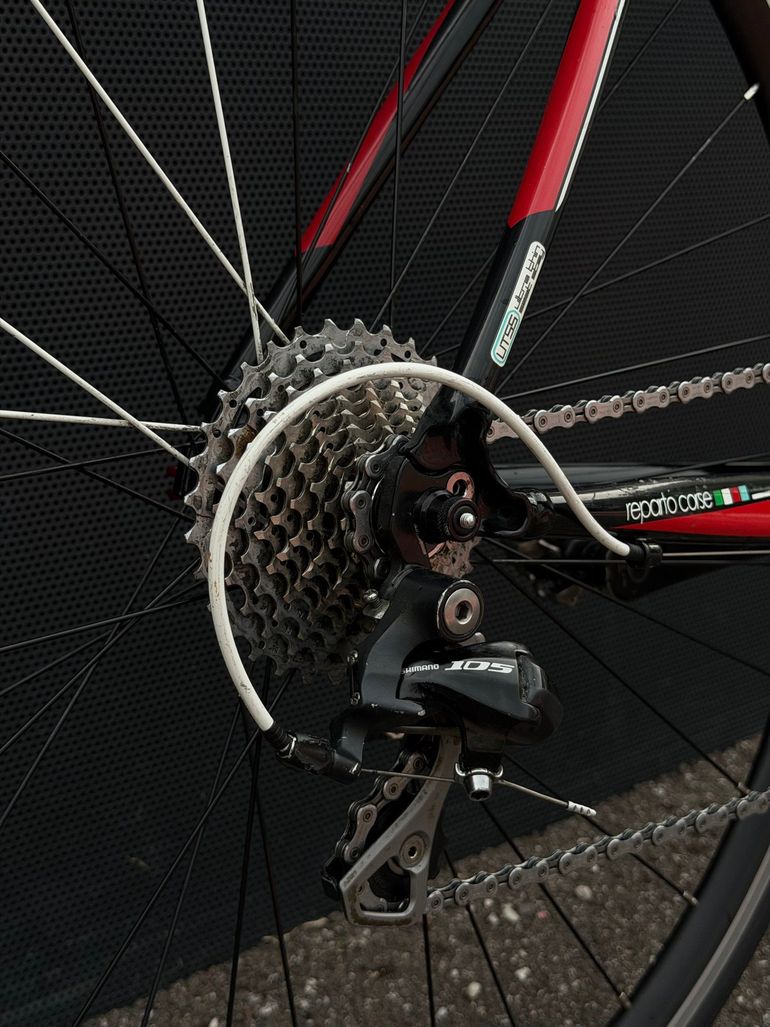 Bianchi Impulso Shimano 105 2011 Road & Gravel usato, Nero — immagine 3 di 6