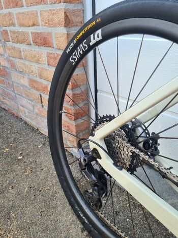 Used Stevens E-Getaway 2025 2025 Road & Gravel, White — image 4 of 10