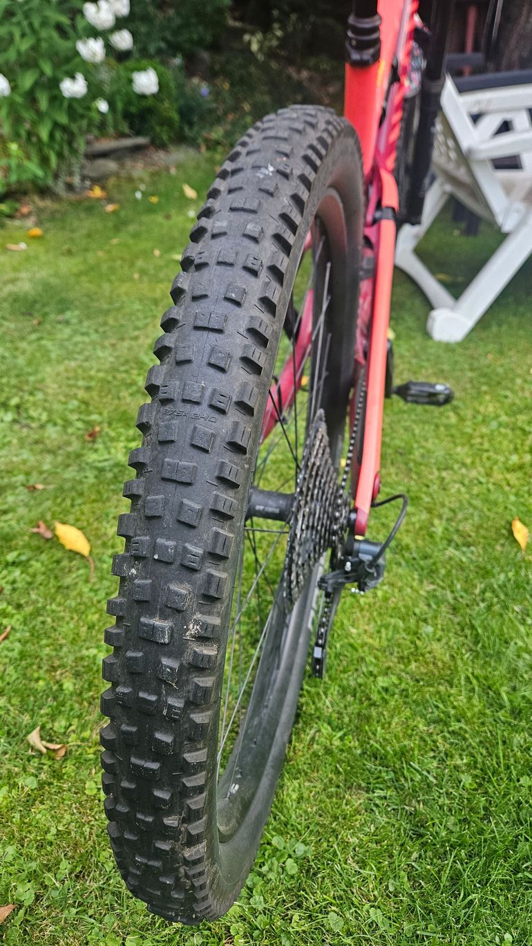 Gebrauchtes Canyon Neuron CF 8 WMN 2022 2022 Mountainbike, Rot, 27.5, 29 — Bild 4 von 19