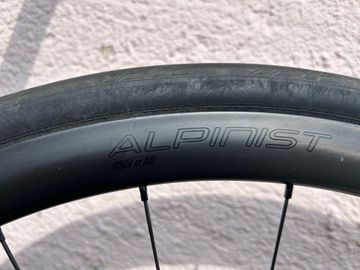 Used Specialized Tarmac Shimano Ultegra Di2 2023 Road & Gravel, Red — image 6 of 11