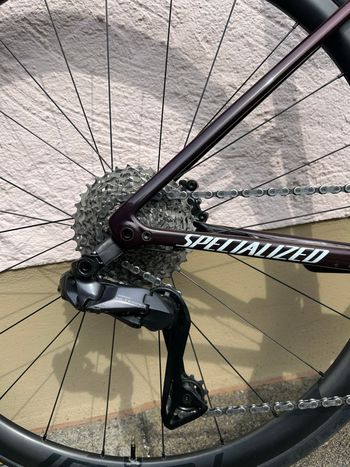 Used Specialized Tarmac Shimano Ultegra Di2 2023 Road & Gravel, Red — image 4 of 11