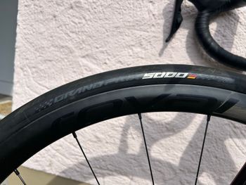 Used Specialized Tarmac Shimano Ultegra Di2 2023 Road & Gravel, Red — image 7 of 11