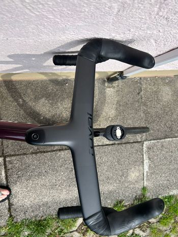 Used Specialized Tarmac Shimano Ultegra Di2 2023 Road & Gravel, Red — image 5 of 11