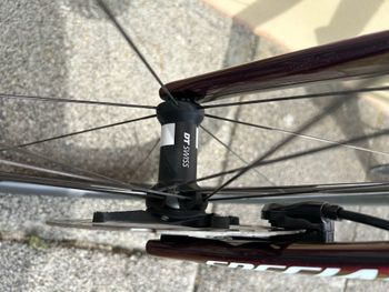 Used Specialized Tarmac Shimano Ultegra Di2 2023 Road & Gravel, Red — image 8 of 11