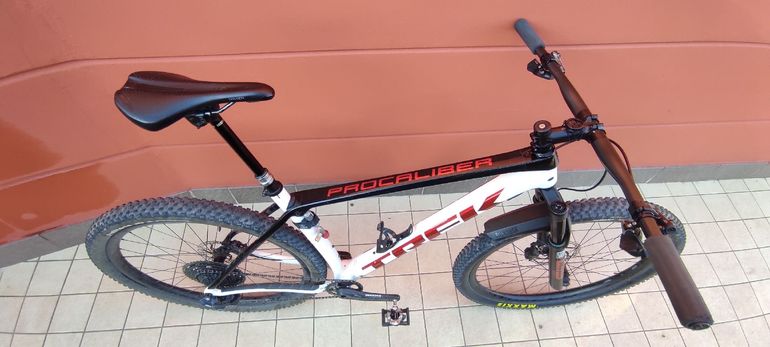 Trek Procaliber 9.8 2021 2021 Mountainbike usato, Bianco — immagine 8 di 14