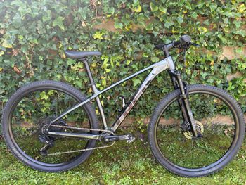Brugt Trek X-Caliber 8 2021 2021 Mountainbike — billede 2 af 8
