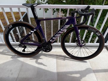 Canyon Aeroad CFR Disc Di2 2023 2023 Road & Gravel usato, Viola — immagine 1 di 14