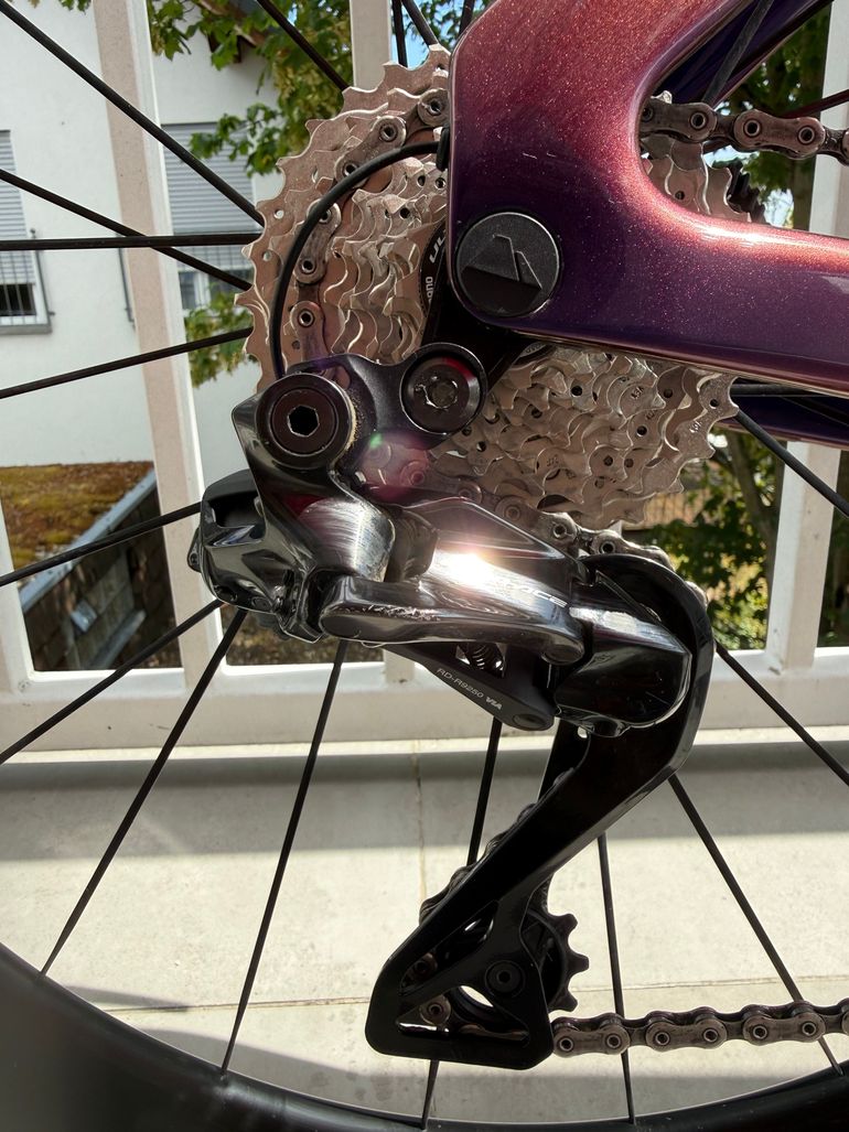 Brugt Canyon Aeroad CFR Disc Di2 2023 2023 Road & Gravel — billede 11 af 14