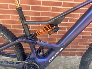 Used Orbea Rise Shimano Deore XT Di2 2025 Mountainbike, Purple — image 6 of 9