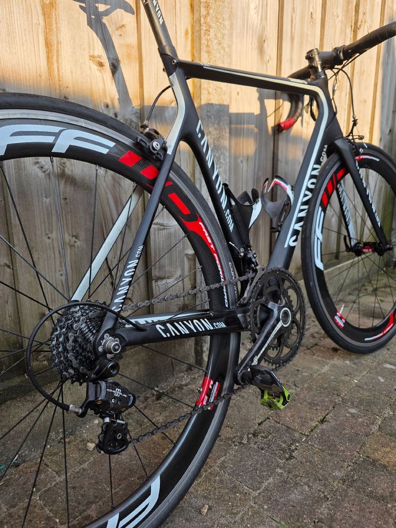 Canyon Aeroad Campagnolo Chorus 2016 Road & Gravel de segunda mano, Negro — imagen 3 de 4