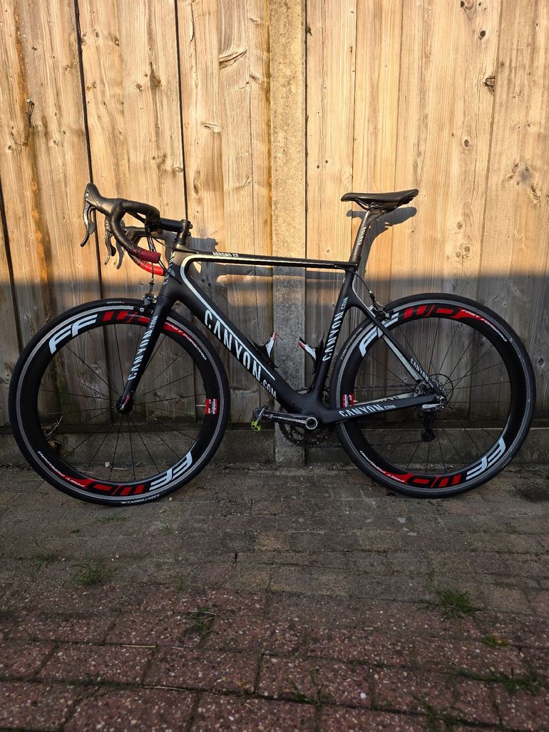Canyon Aeroad Campagnolo Chorus 2016 Road & Gravel de segunda mano, Negro — imagen 2 de 4
