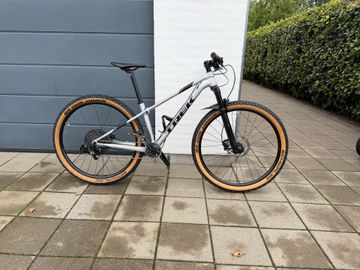 Used Trek Procaliber 6 2019 2019 Mountainbike, Light Gray, 27.5, 29 — image 1 of 7