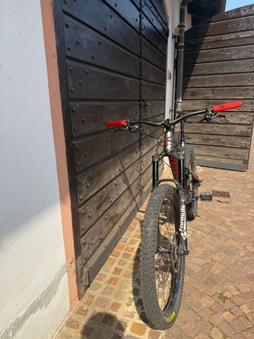 Used Specialized Enduro Comp 29/6Fattie 2017 2017 Mountainbike, Black, 29 — image 2 of 16