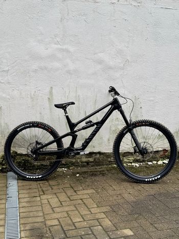Używany Canyon Torque Mullet CF 7 2023 2023 Mountainbike — zdjęcie 3 z 6