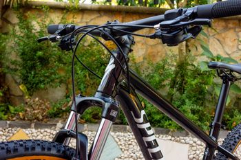 Specialized Rockhopper 27.5 2023 2023 Mountainbike usato, Nero — immagine 13 di 14