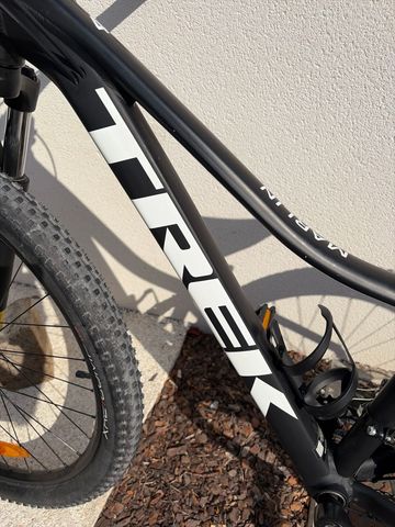 Used Trek Marlin 4 2023 2023 Mountainbike, Black, 27.5, 29 — image 11 of 14