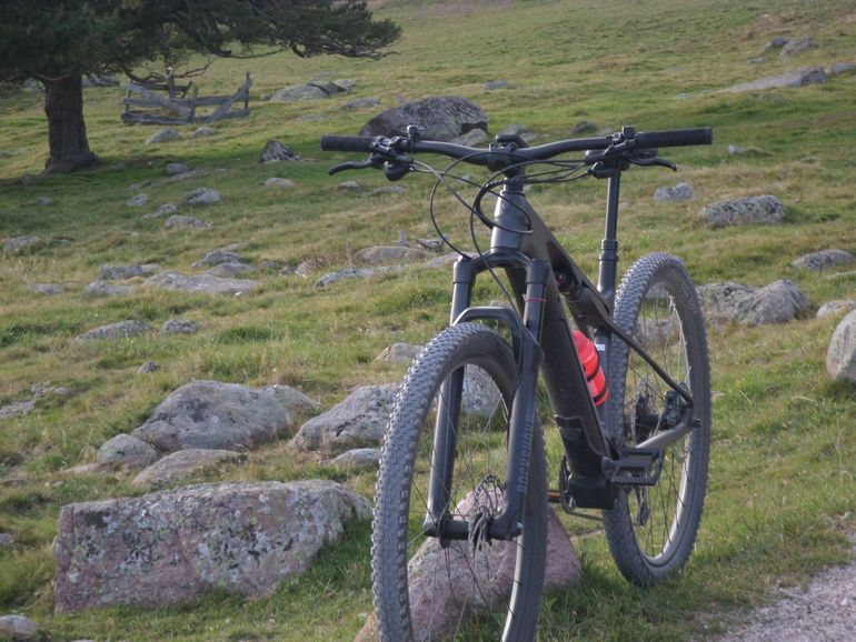 Gebrauchtes Trek E-Caliber 9.6 2021 2021 Mountainbike, Schwarz, 29 — Bild 3 von 3