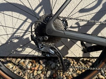 Canyon Endurace CF 8 Disc 2024 2024 Road & Gravel usato, Nero — immagine 4 di 10