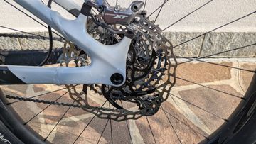 Giant Reign E+ 1 2022 2022 Mountainbike usato, Grigio chiaro — immagine 6 di 8