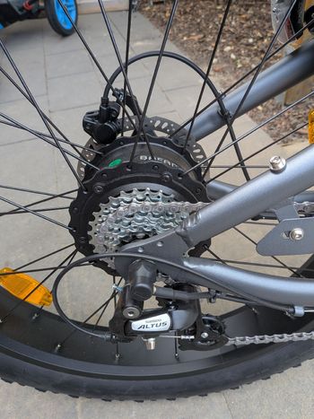Używany Varaneo Custom Shimano Altus 2020 Urban — zdjęcie 3 z 7