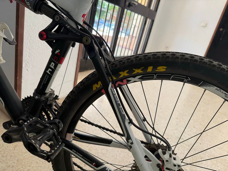 Gebrauchtes CUBE AMS HYBRID Shimano SLX 2012 Mountainbike, Weiß — Bild 3 von 9